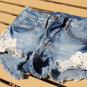 Mossimo Flower Lace Detailed Shorts